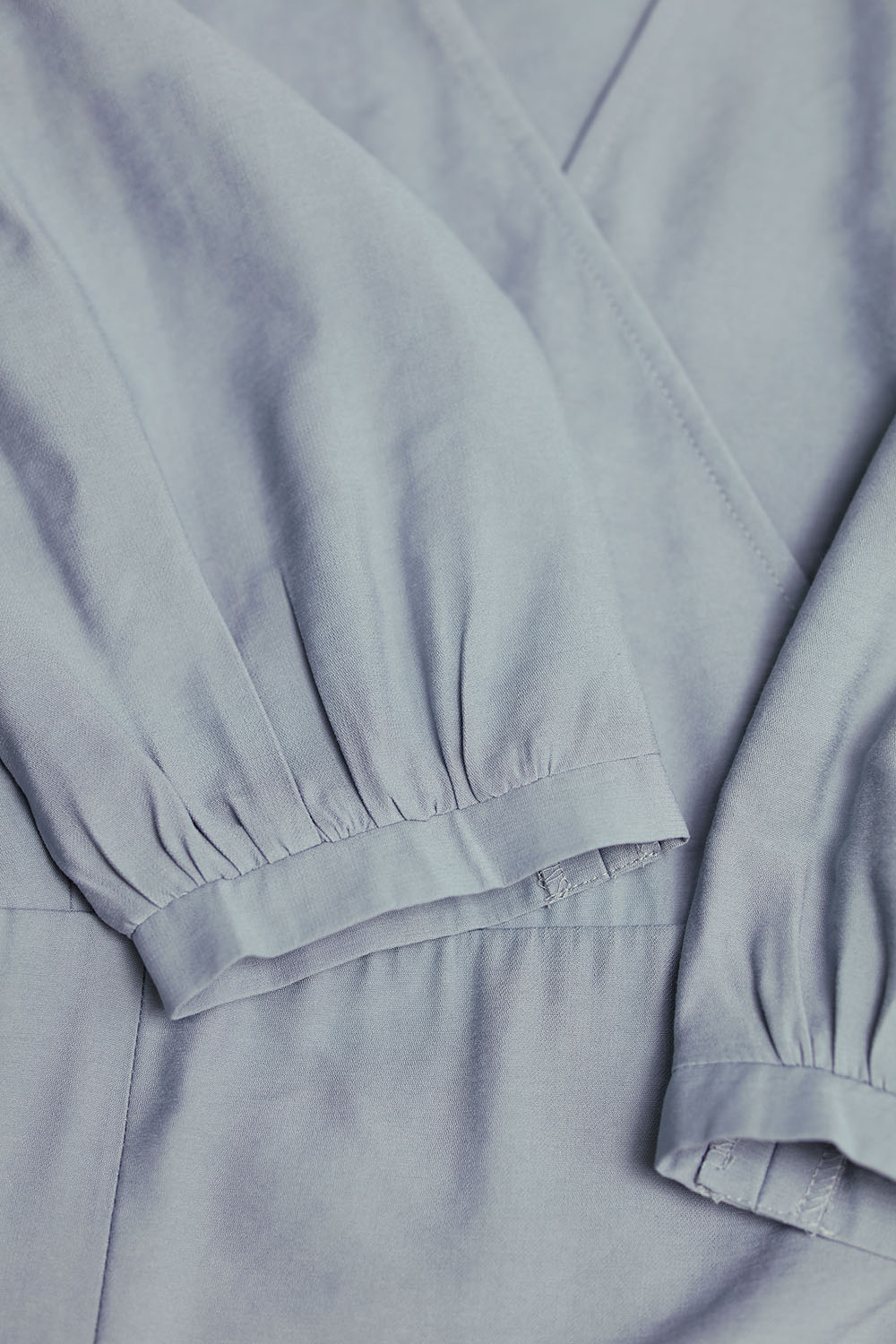 Đầm wrap dress tay lỡ cổ V 