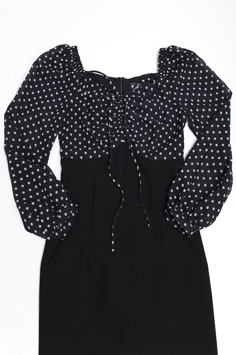 Đầm đen công sở phối chấm bi tay dài 