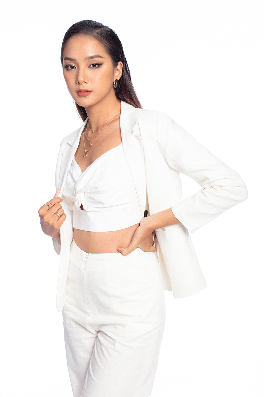 Áo blazer linen trắng tay dài phối túi 