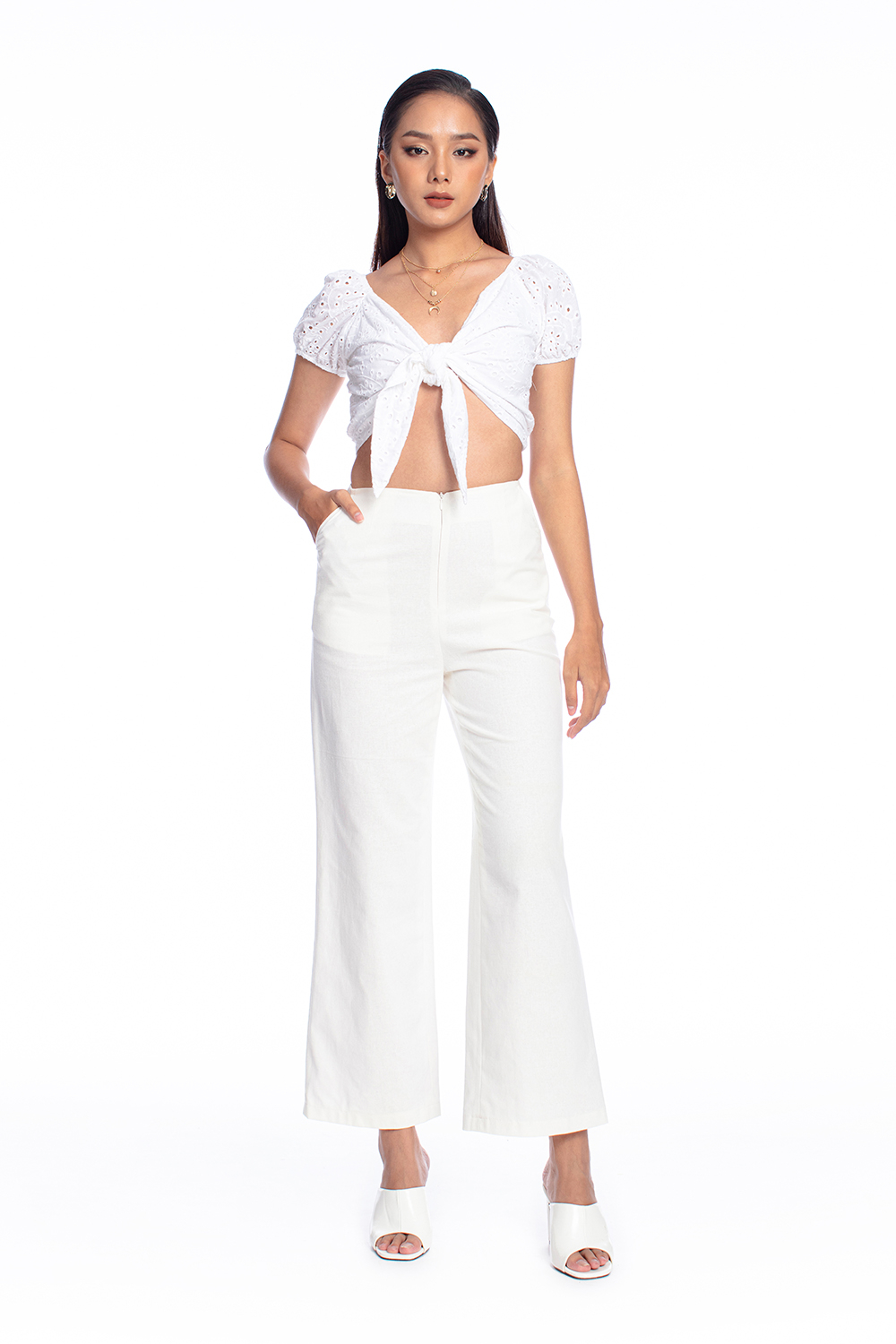 Áo croptop trắng thắt nơ tay phồng