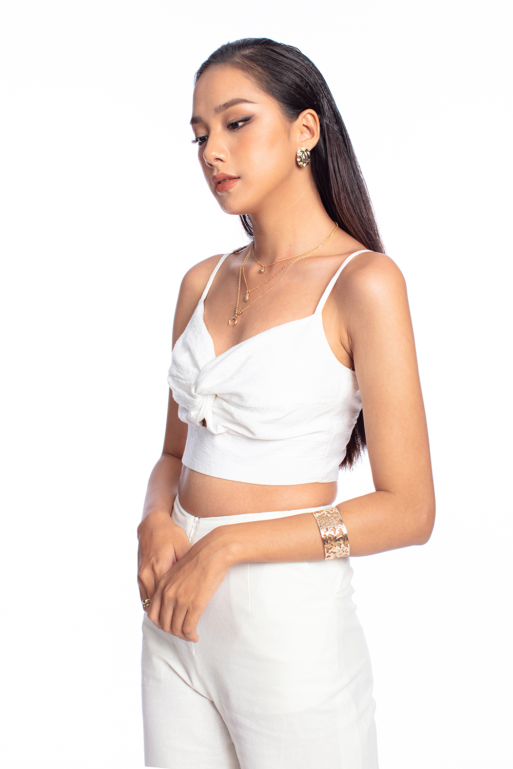 Áo croptop trắng hai dây cut-out
