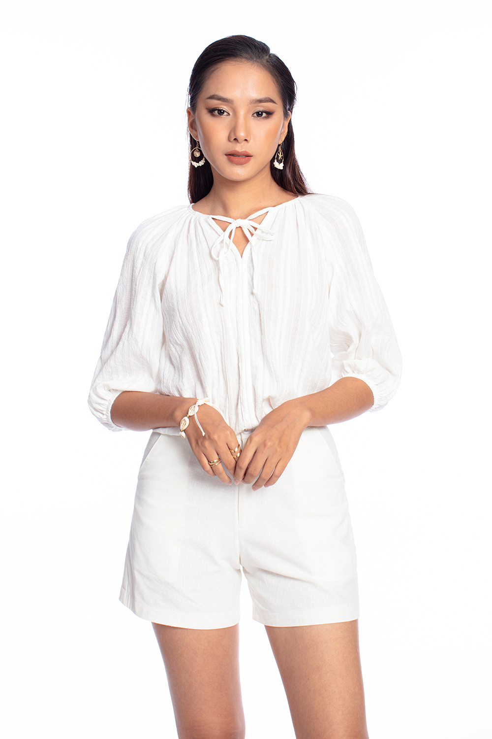 Quần short trắng phối 2 túi 