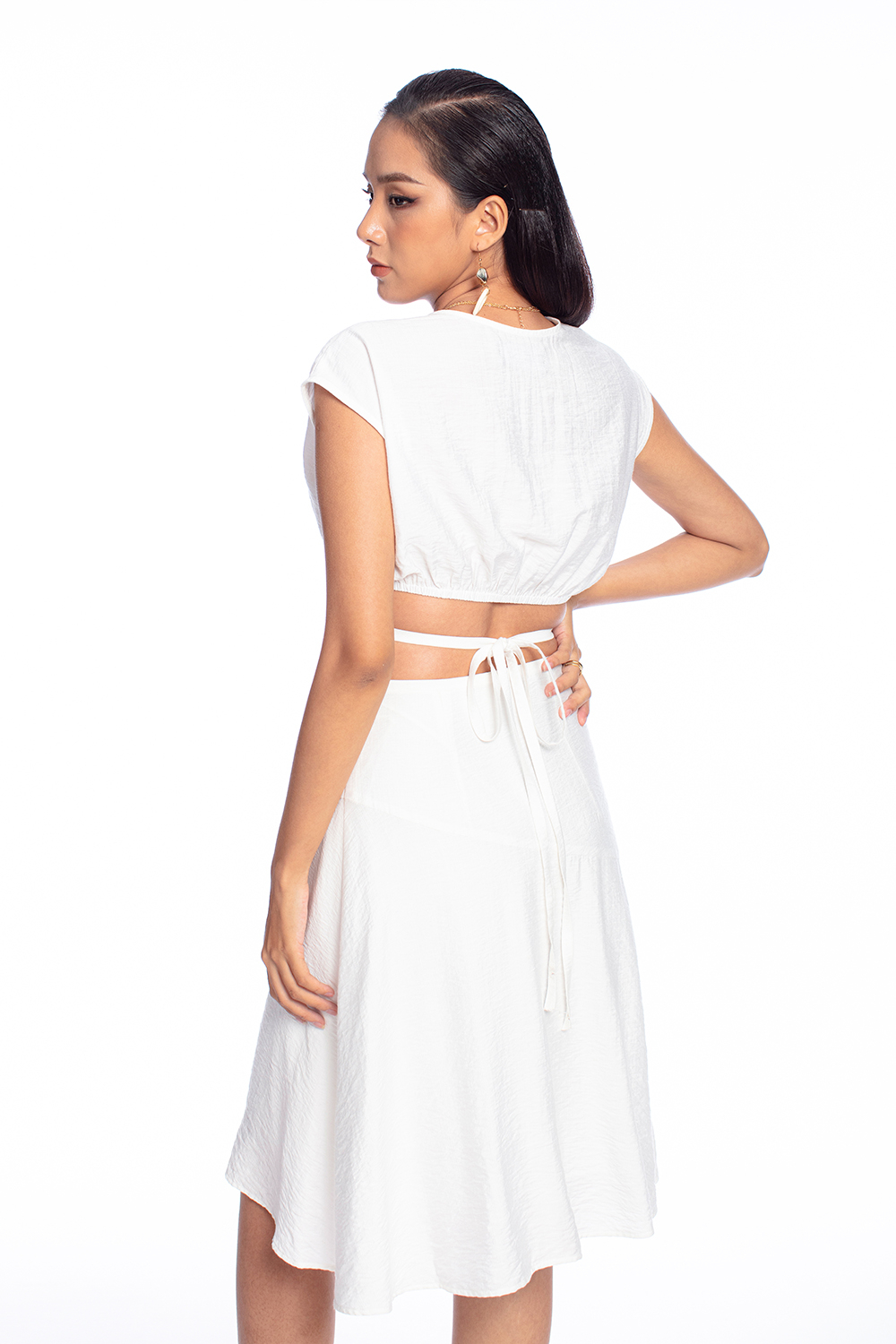 Chân váy trắng dáng xòe 