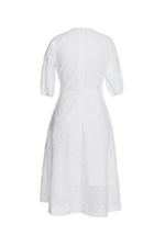 Đầm xòe trắng eo cao cổ V