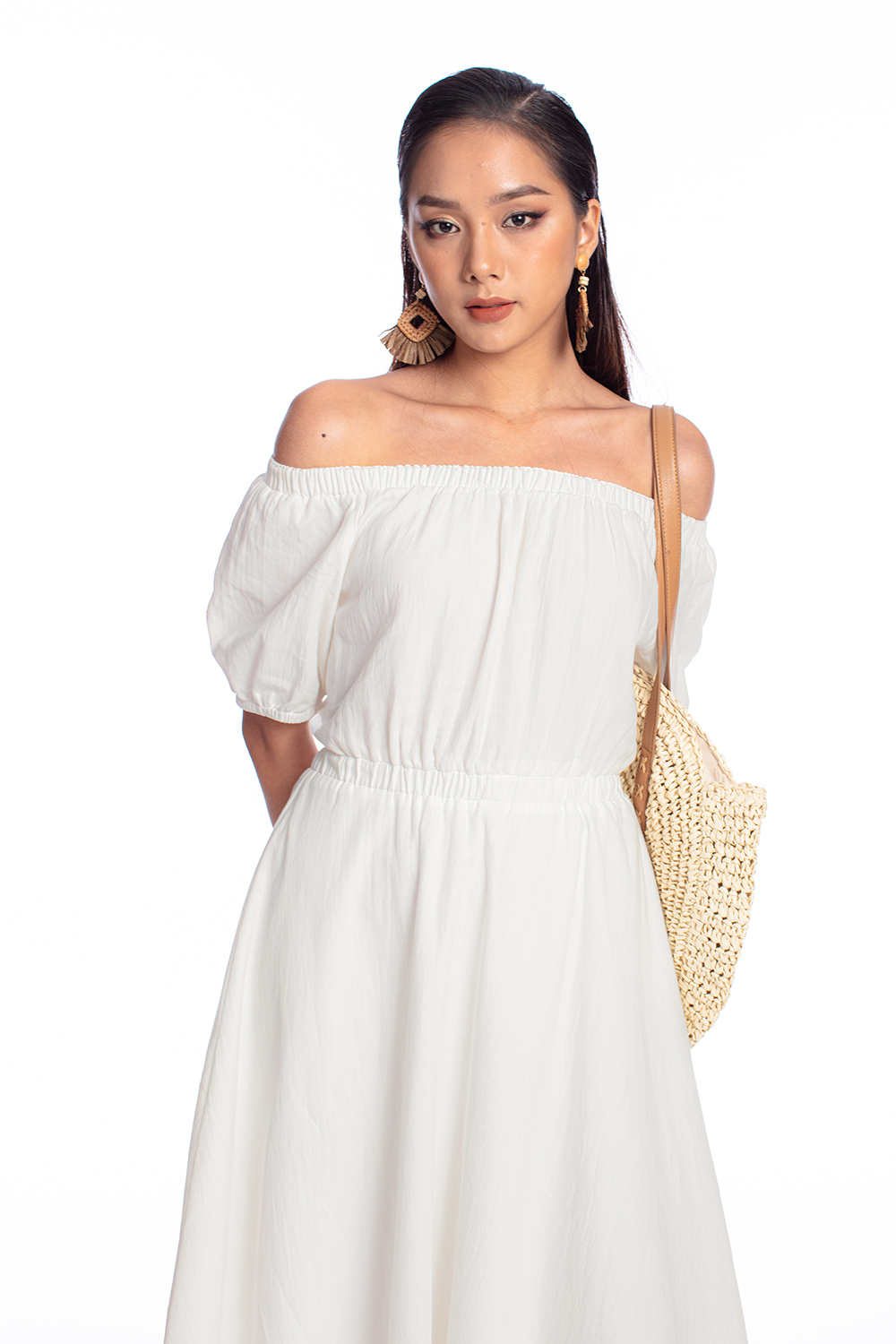 Đầm trắng trễ vai dáng xòe eo bo thun 