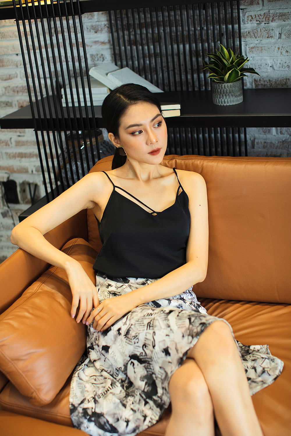 Áo kiểu 2 dây màu đen 