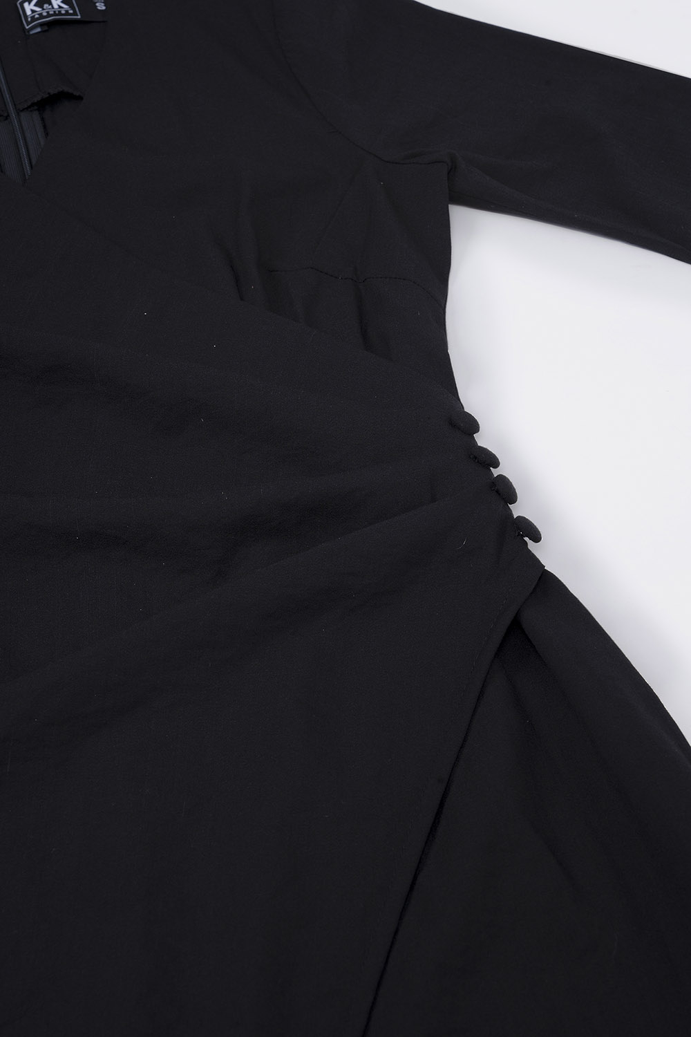 Đầm đen công sở nhấn eo tùng đắp chéo 