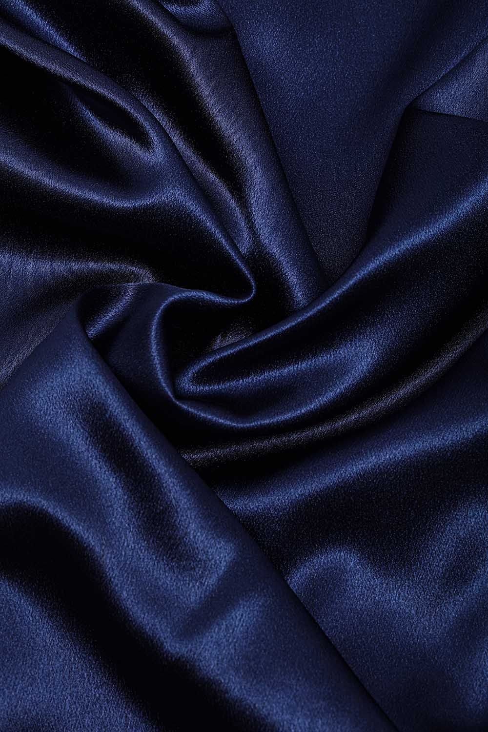 Đầm lụa dáng ôm sát nách eo xếp ly 