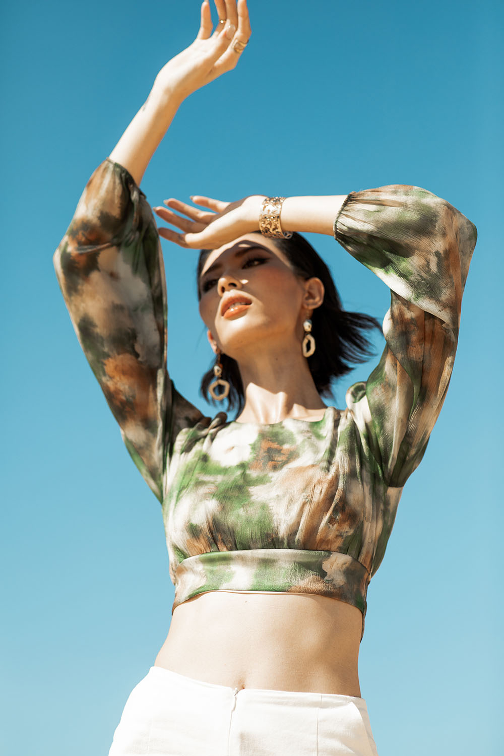 Áo croptop tay dài họa tiết tie dye