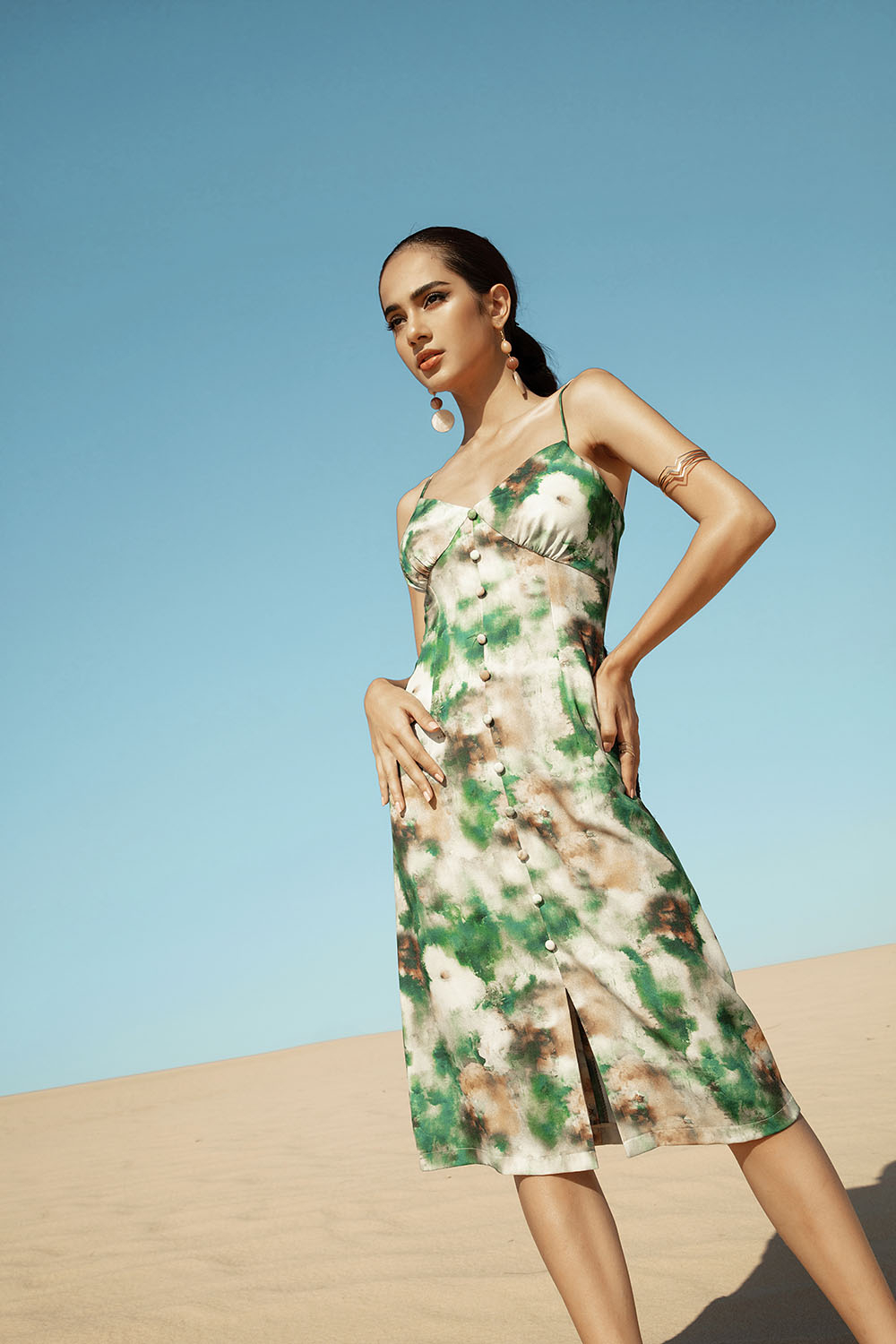 Đầm hai dây họa tiết tie dye