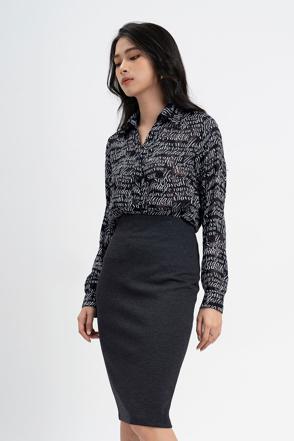 Chân váy bút chì dáng dài xẻ sau 