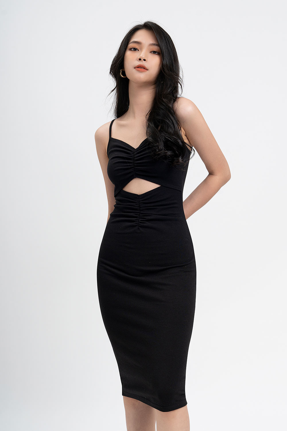 Đầm đen ôm body cut-out nhún ngực 