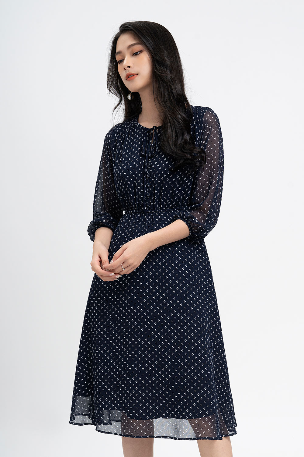 Đầm xòe họa tiết tay lỡ nhấn eo 