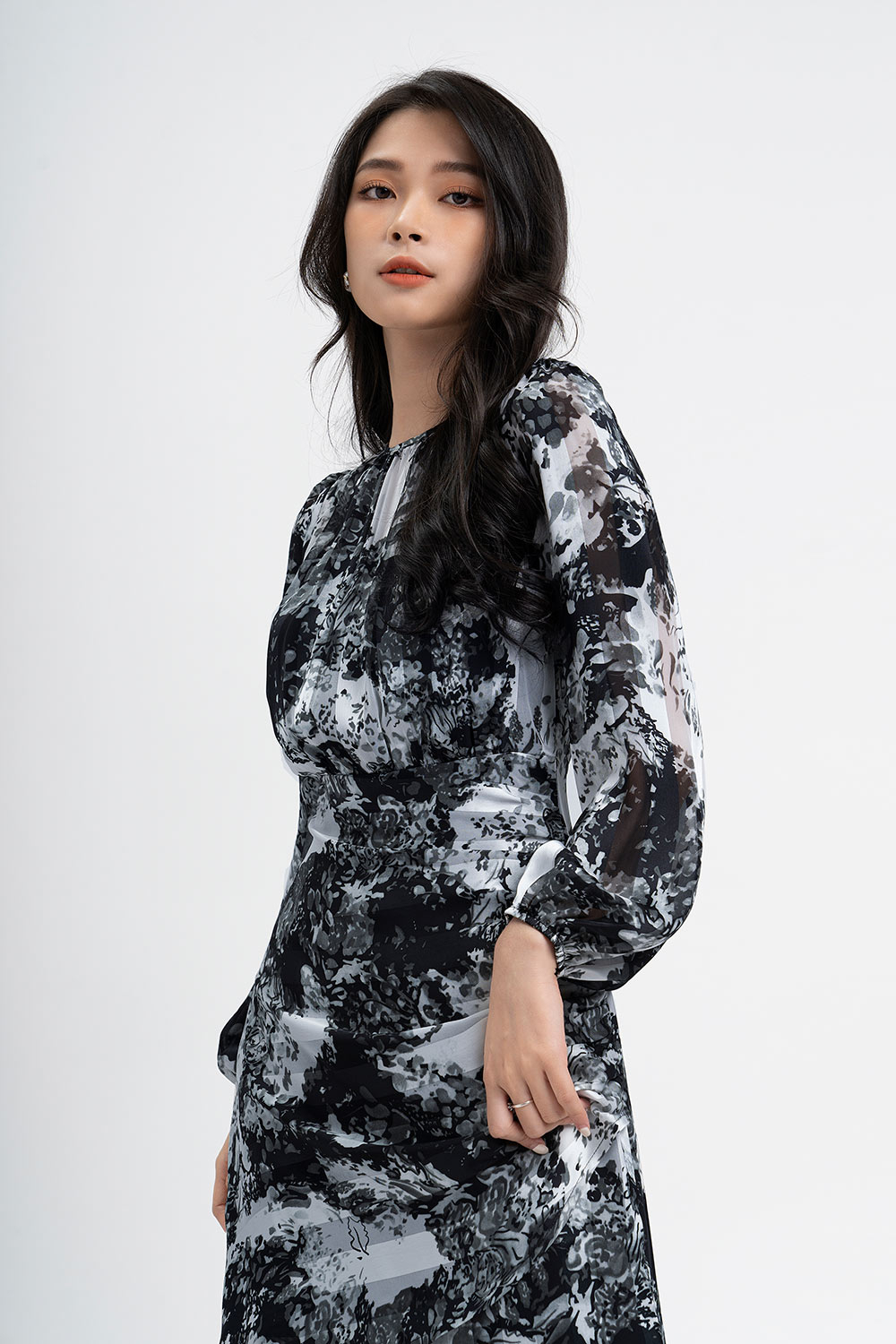 Đầm chữ A tay dài tùng đắp chéo 