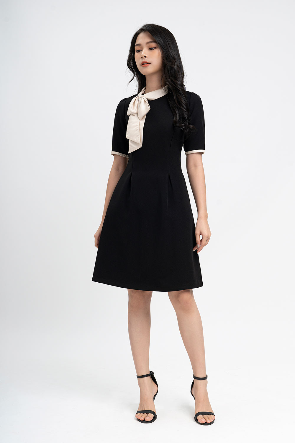 Đầm chữ A tay lửng phối nơ cổ 