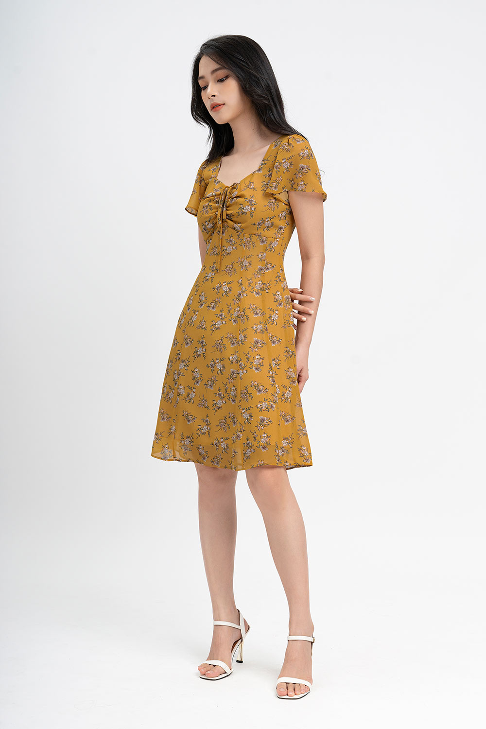 Đầm hoa dáng xòe nhún ngực cổ vuông 