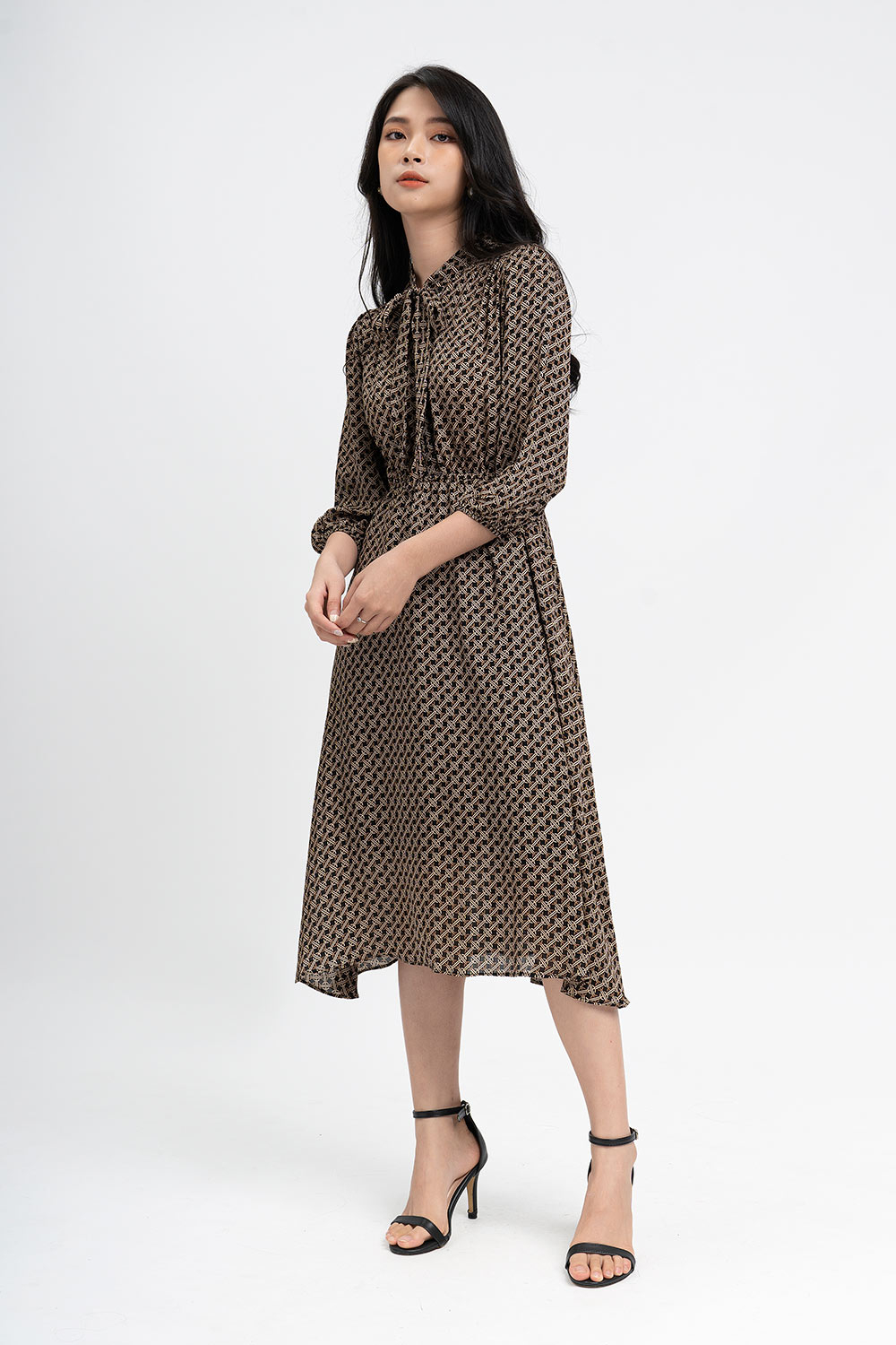 Đầm xòe dáng dài họa tiết phối nơ cổ 