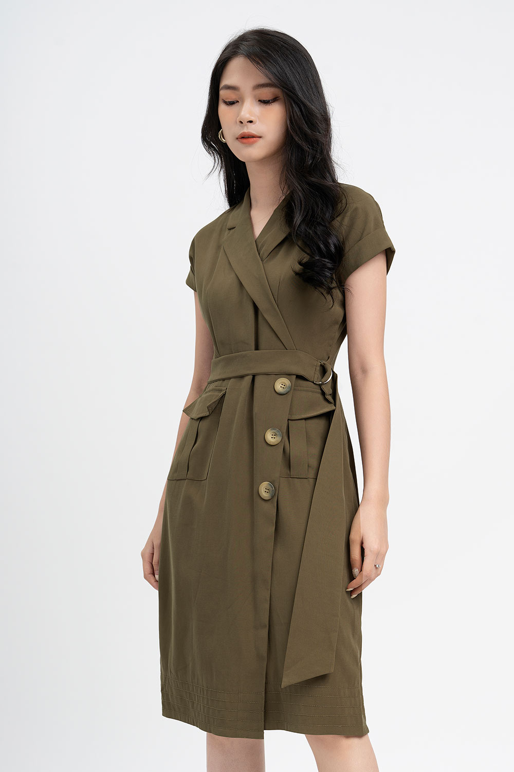 Đầm chữ A đắp chéo đính nút nhấn eo 