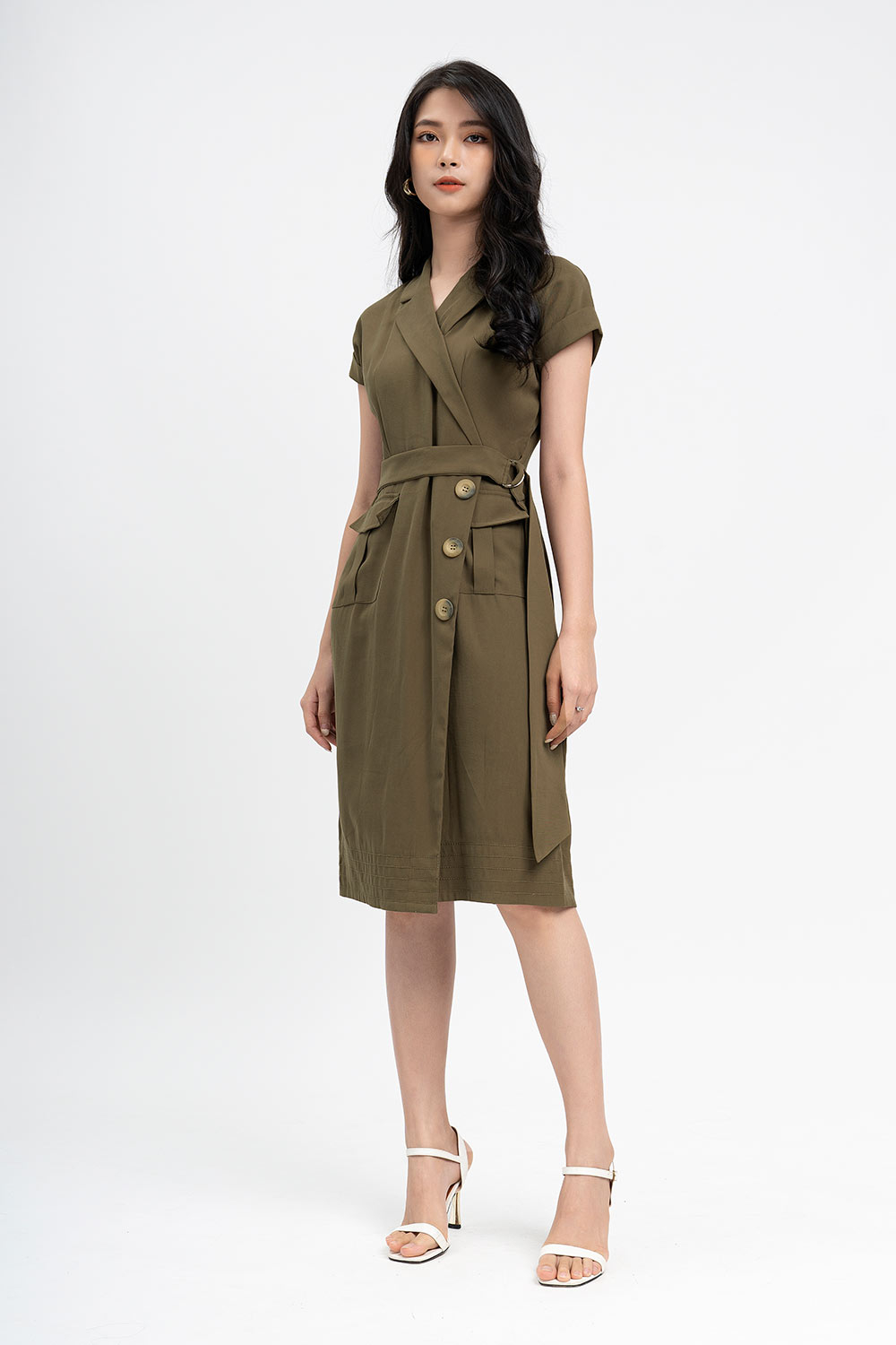 Đầm chữ A đắp chéo đính nút nhấn eo 