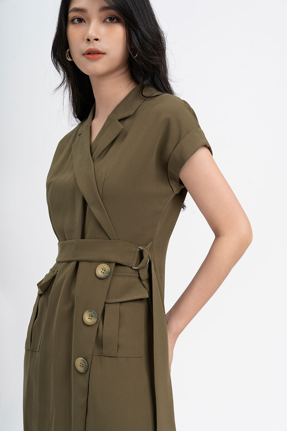 Đầm chữ A đắp chéo đính nút nhấn eo 