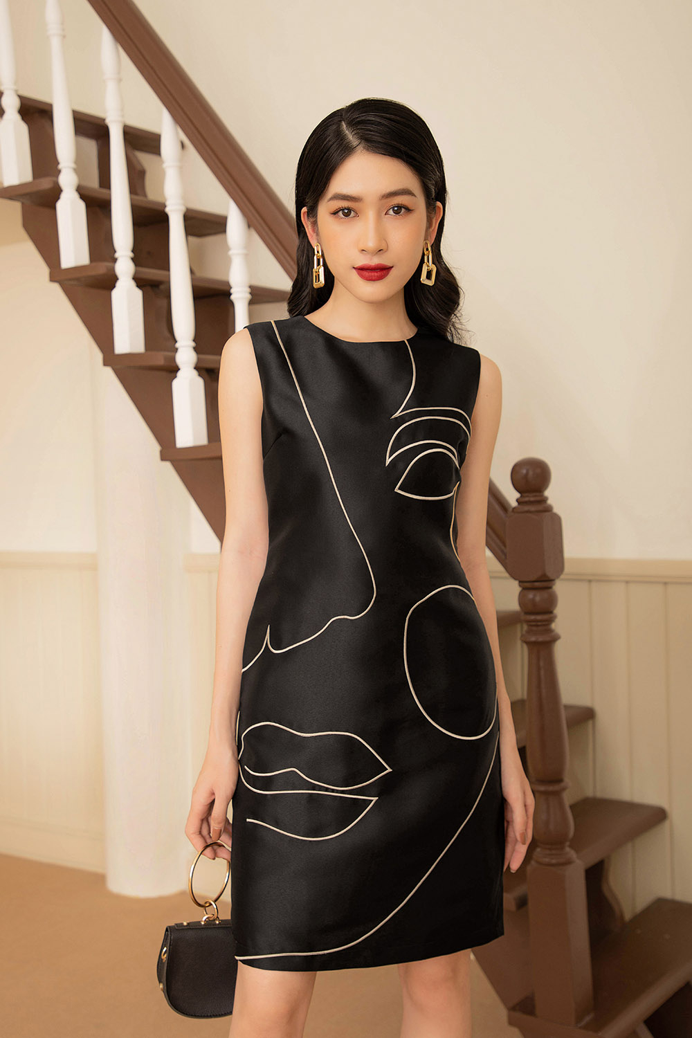 Đầm đen phối vàng dáng suông KK106-05 | Thời trang công sở K&K Fashion