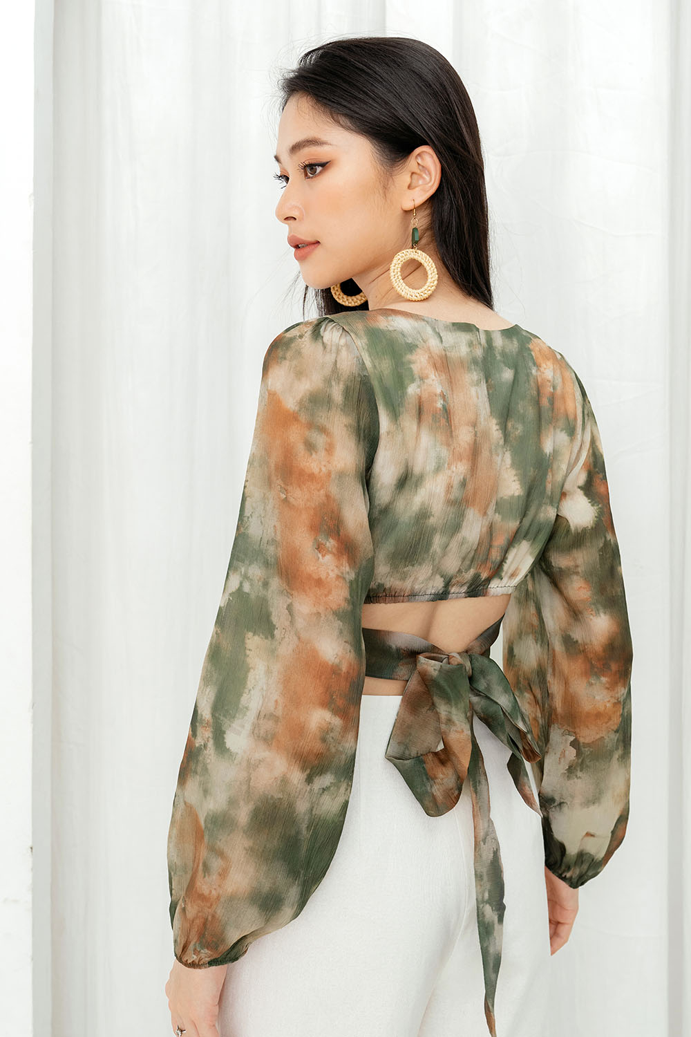 Áo croptop tay dài họa tiết tie dye