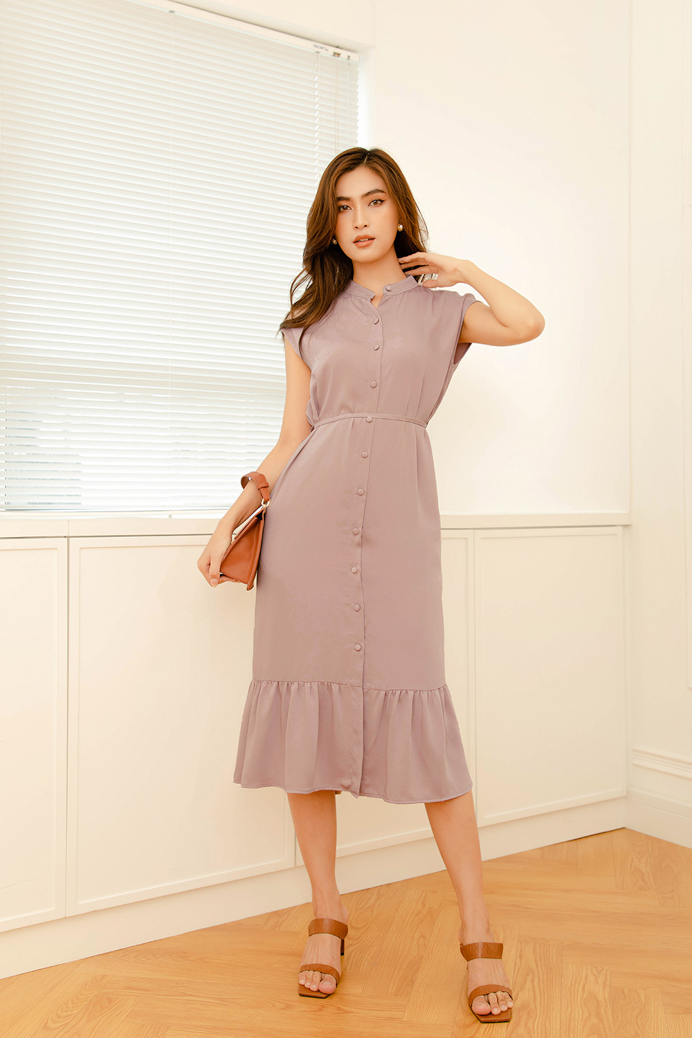 Đầm sơ mi đuôi cá dáng dài nhấn eo