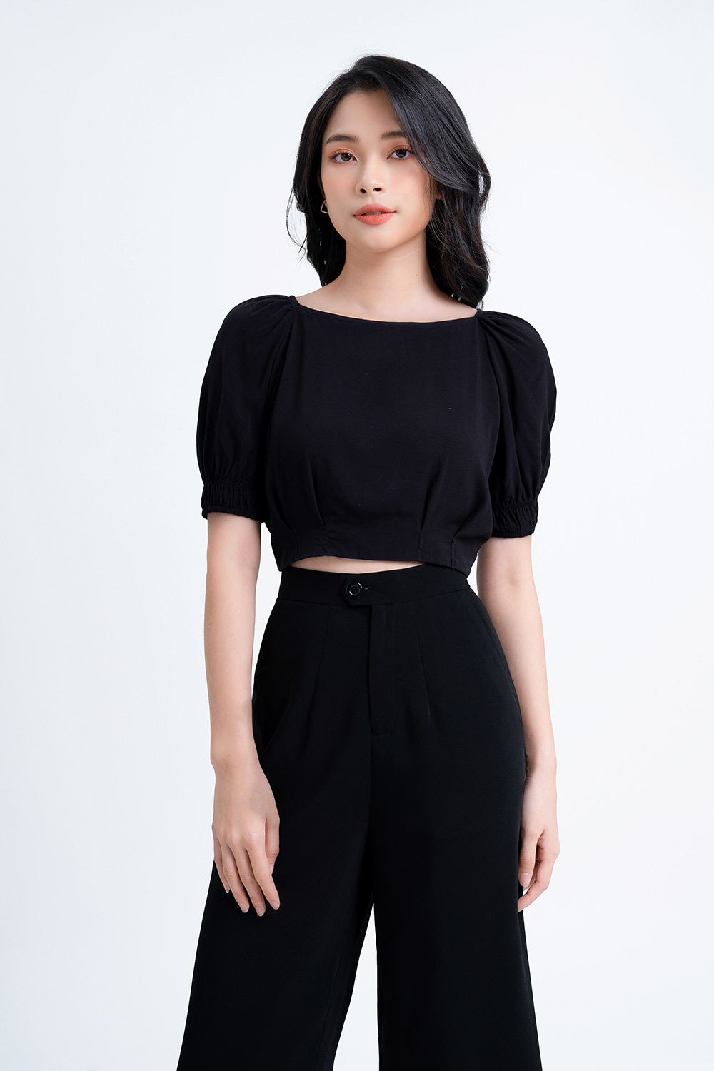 Áo croptop tay phồng màu đen 