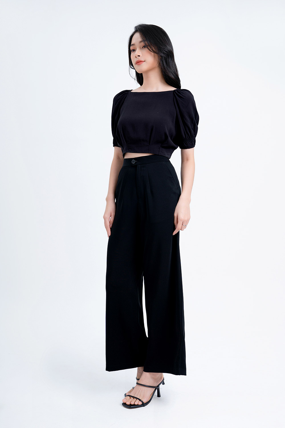 Áo croptop tay phồng màu đen 