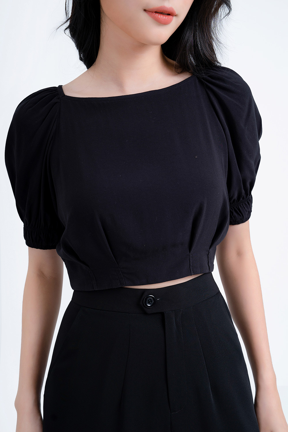Áo croptop tay phồng màu đen 
