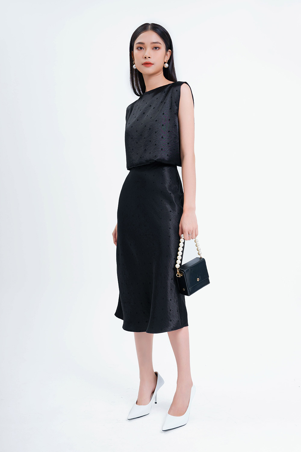 Chân váy midi đen chấm bi