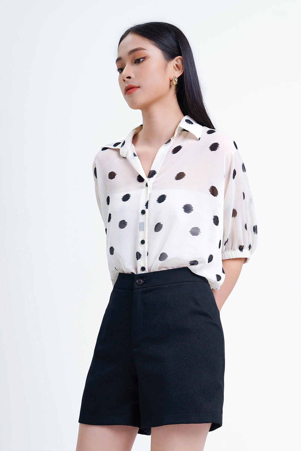 Quần short nữ màu đen 2 túi 