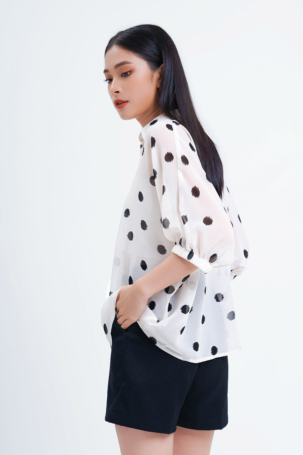 Quần short nữ màu đen 2 túi 