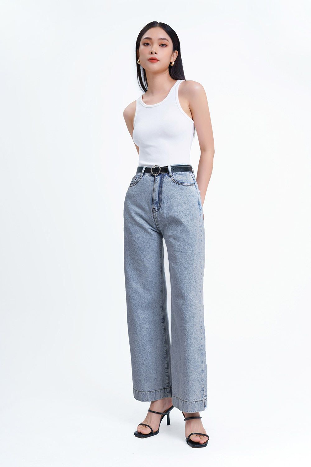 Quần jeans ống suông màu xanh nhạt 