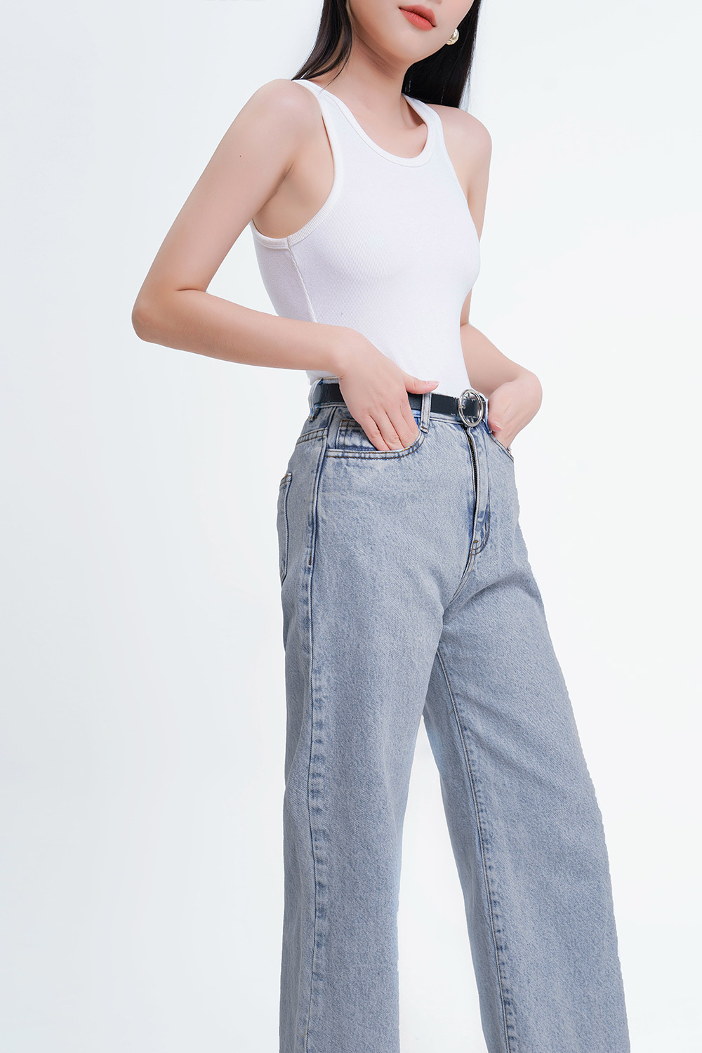 Quần jeans ống suông màu xanh nhạt 