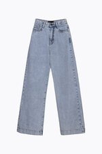 Quần jeans ống suông màu xanh nhạt