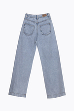 Quần jeans ống suông màu xanh nhạt