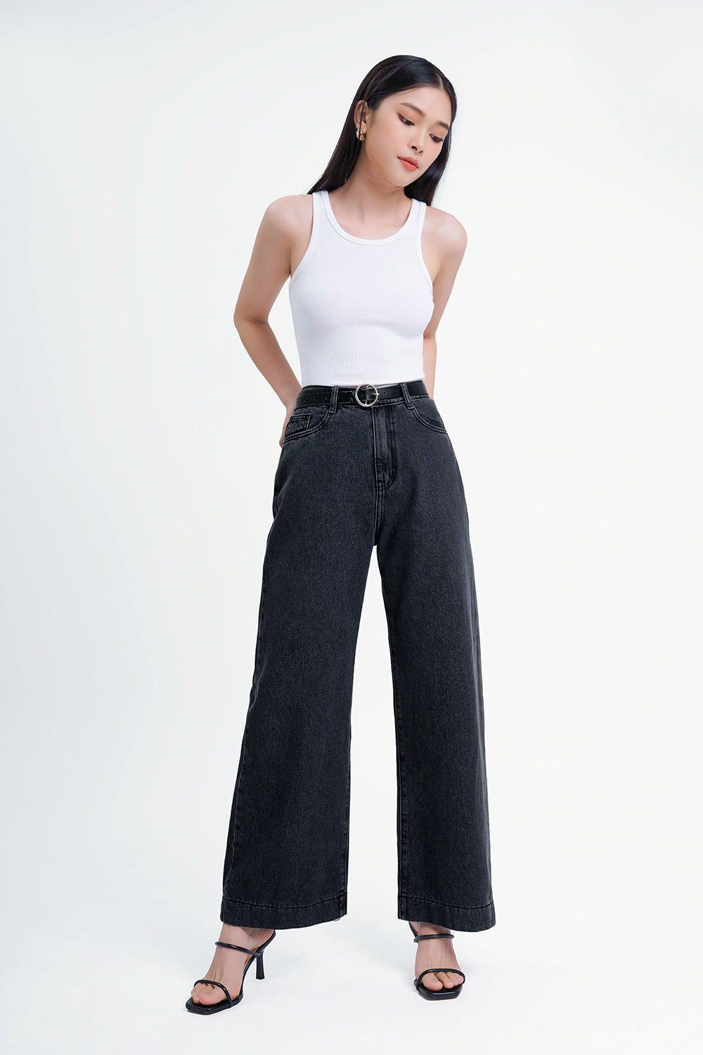 Quần jeans ống suông màu đen 