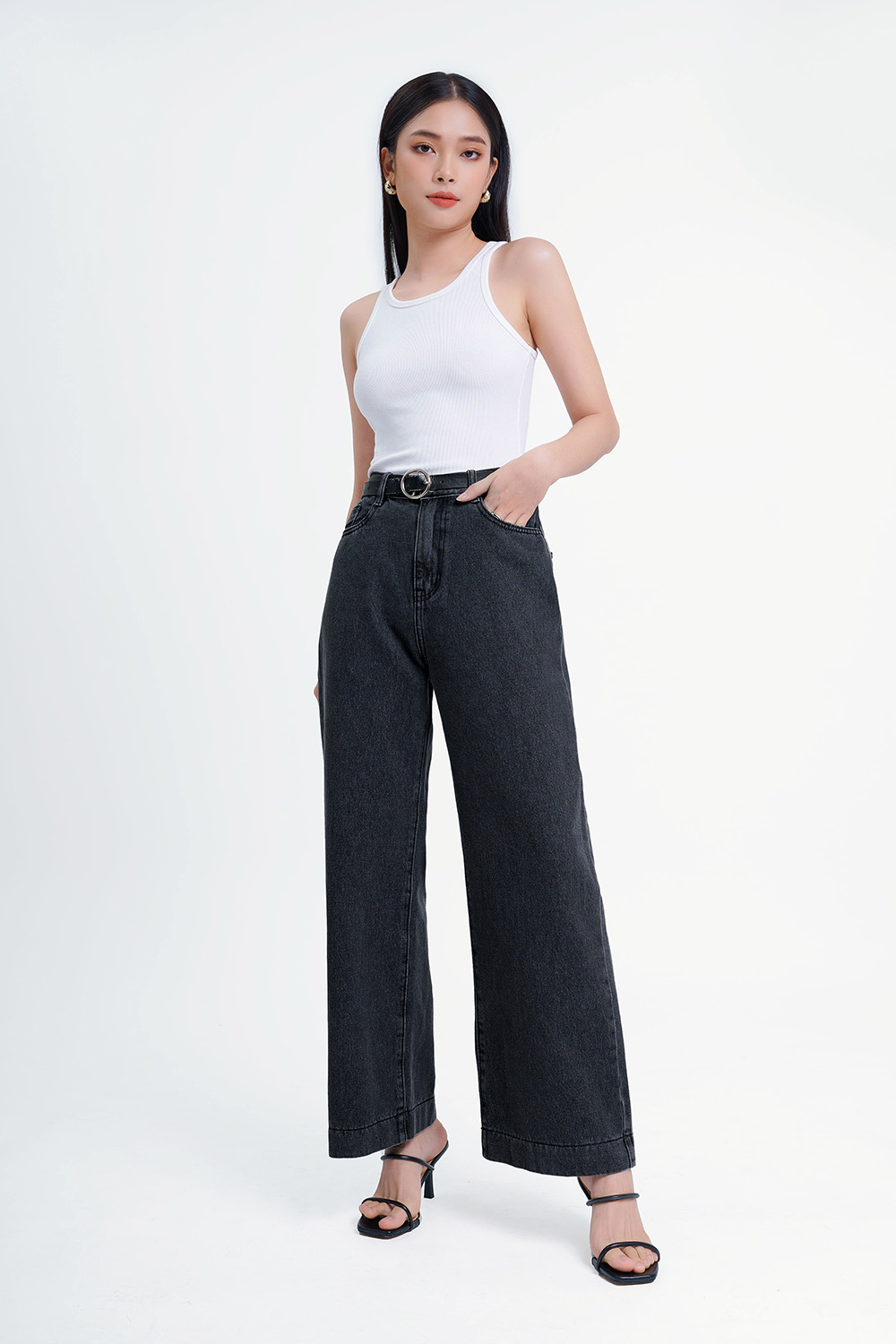 Quần jeans ống suông màu đen 