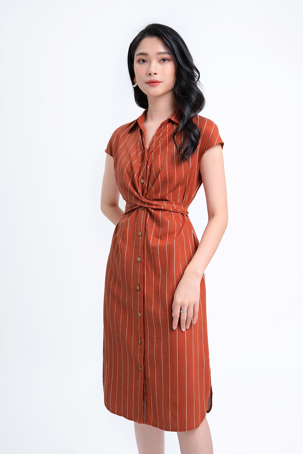 Đầm suông kẻ sọc cổ sơ mi eo thắt nơ 