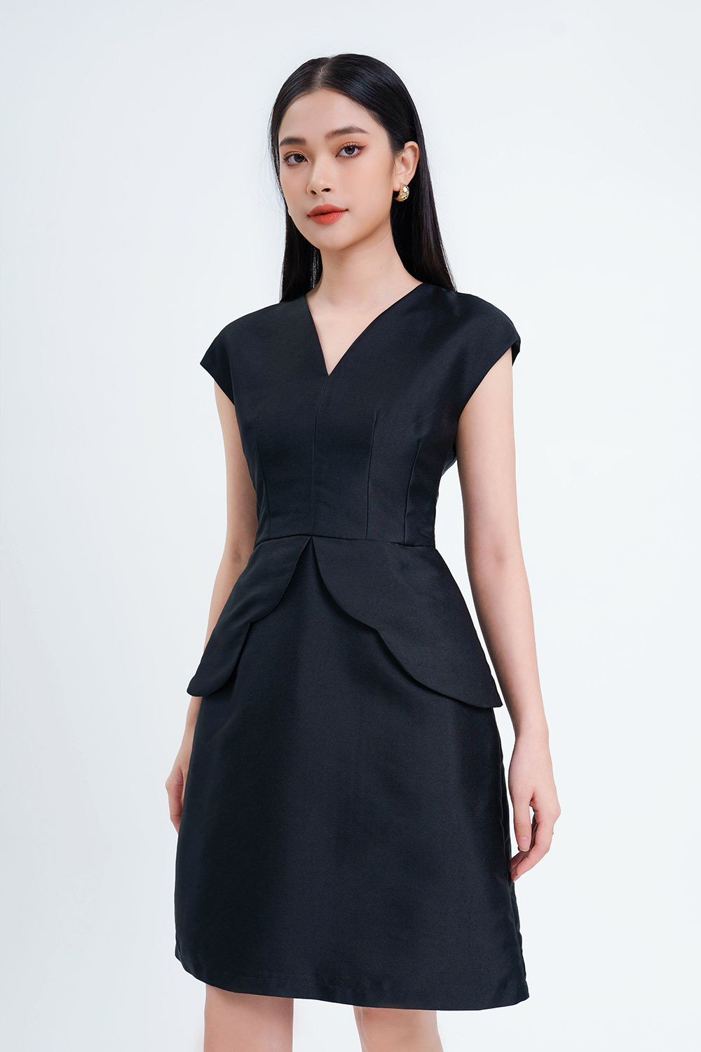 Đầm đen peplum cổ V tay liền KK106-20