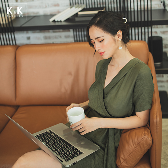 Đầm đơn sắc cổ V nhấn eo KK107-14