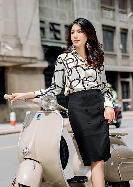 Áo sơ mi dài tay và chân váy bút chì