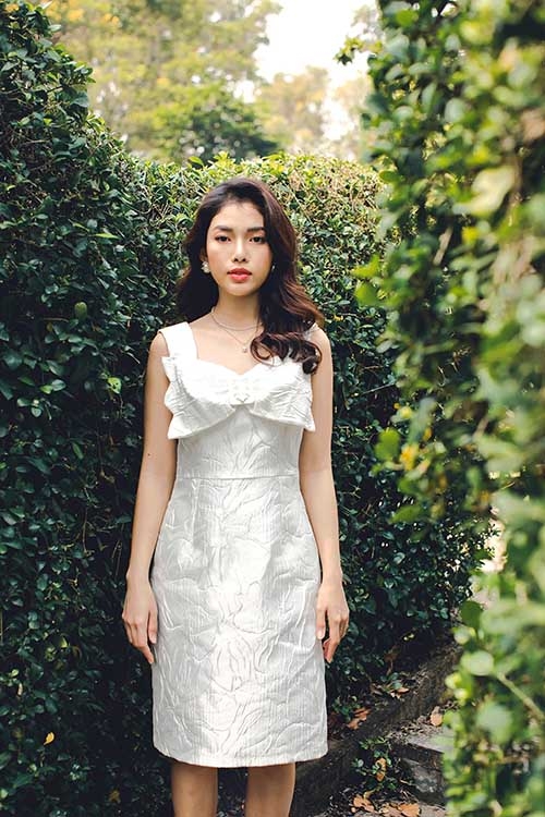 Đầm trắng form chữ A sát nách phối nơ HL15-20