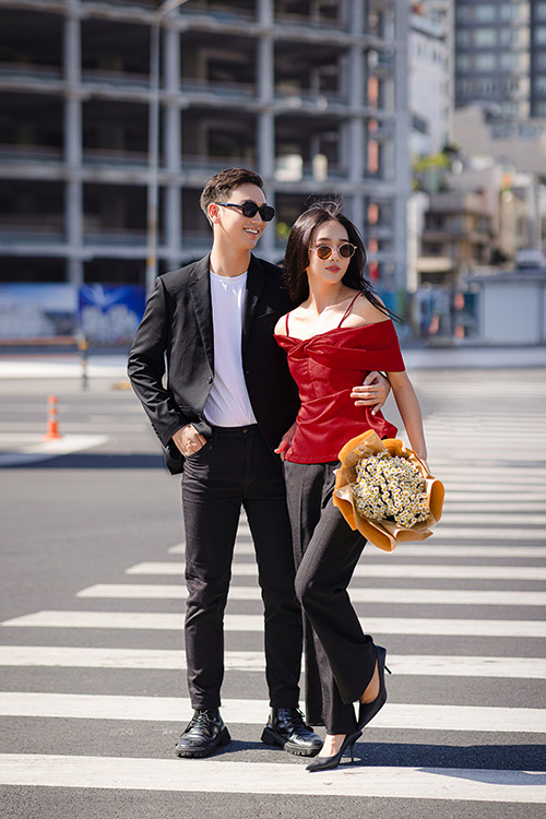 Áo kiểu màu đỏ trễ vai peplum ASM11-39