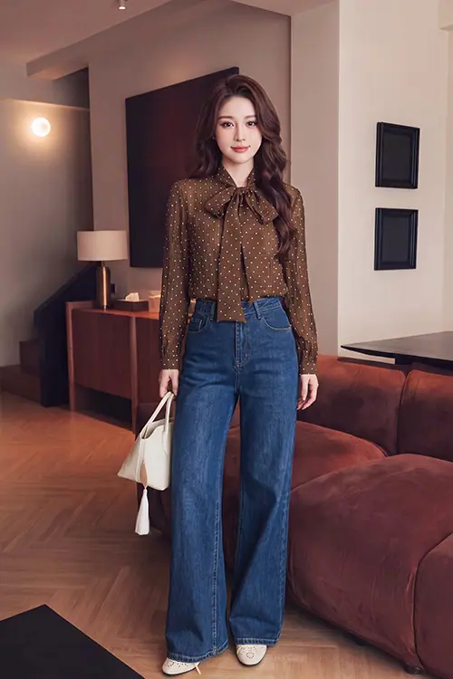 Quần jeans phối áo kiểu nữ